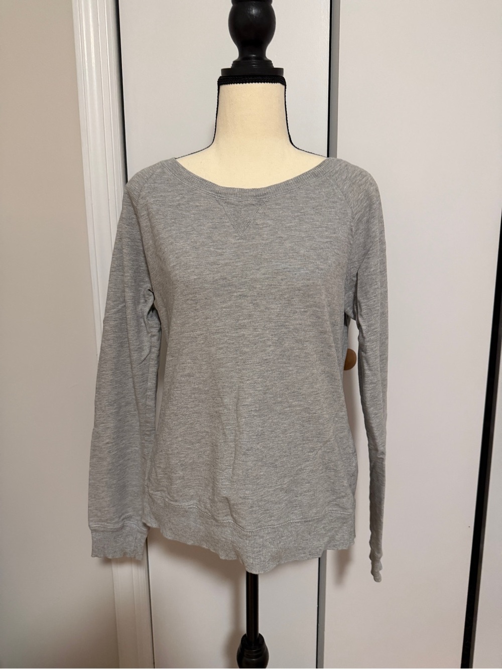 H&M Light Gray Long Sleeve Crewneck Sweatshirt